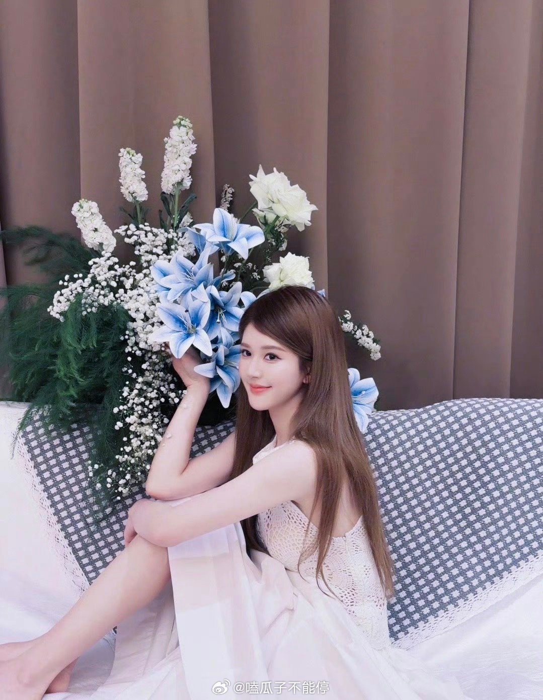 赵露思最新营业照，好温柔好可爱！