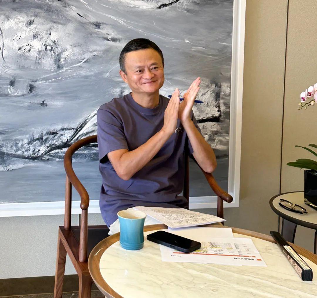 马云最近喜事连连 蚂蚁集团被罚70多亿后大举扩张。近日，马云又露面了，马云公益基
