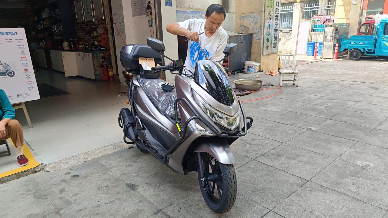 我推荐国产选豪爵，要不就是日系品牌的摩托车吧。
质量优先:因为是要出去摩旅，所以