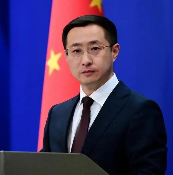 日本再度肆意践踏二战正义底线！

东京的樱花四月份刚刚谢完，这帮日本政客就在那儿