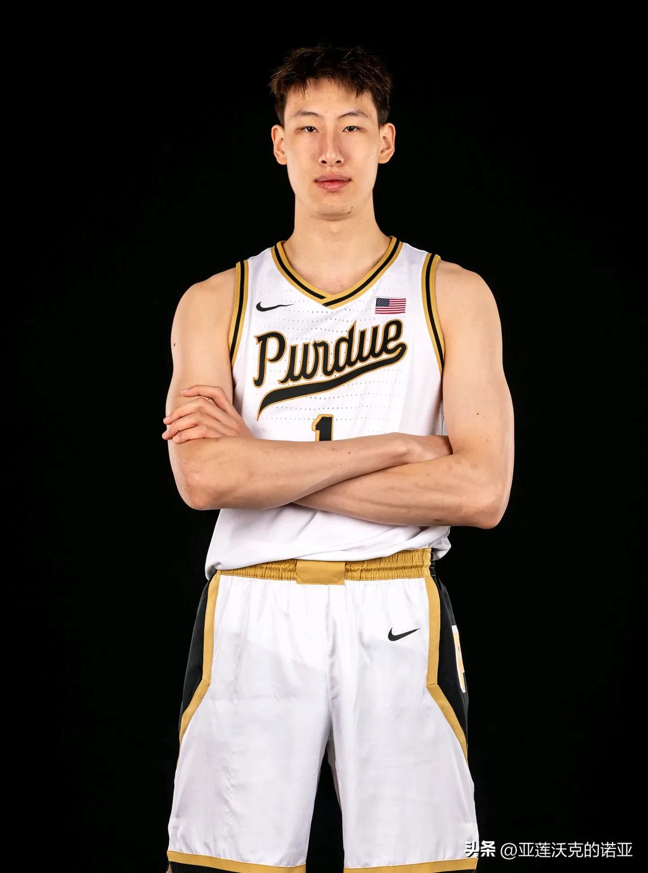 中国内线郇斯楠Sinan Huan晒出访问普度大学的定妆照，NCAA男篮 接下来