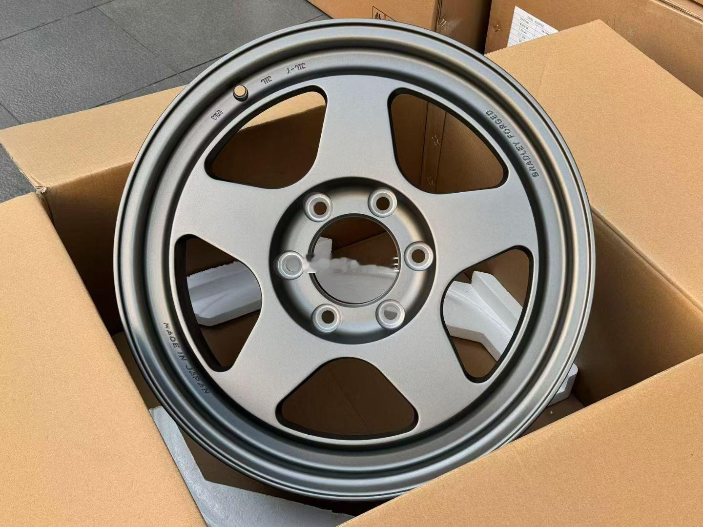 全新 单片锻造 哑光枪灰色 18寸 8J ET36 6×139.7 LC250 