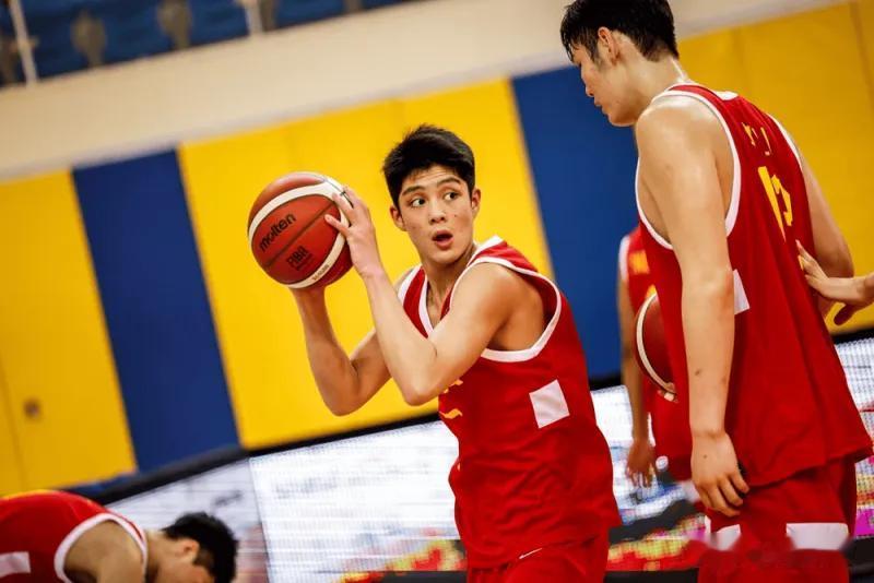 净负17分，U16男篮这个半场就要被打花了。

半决赛打新西兰，U16和对手僵持
