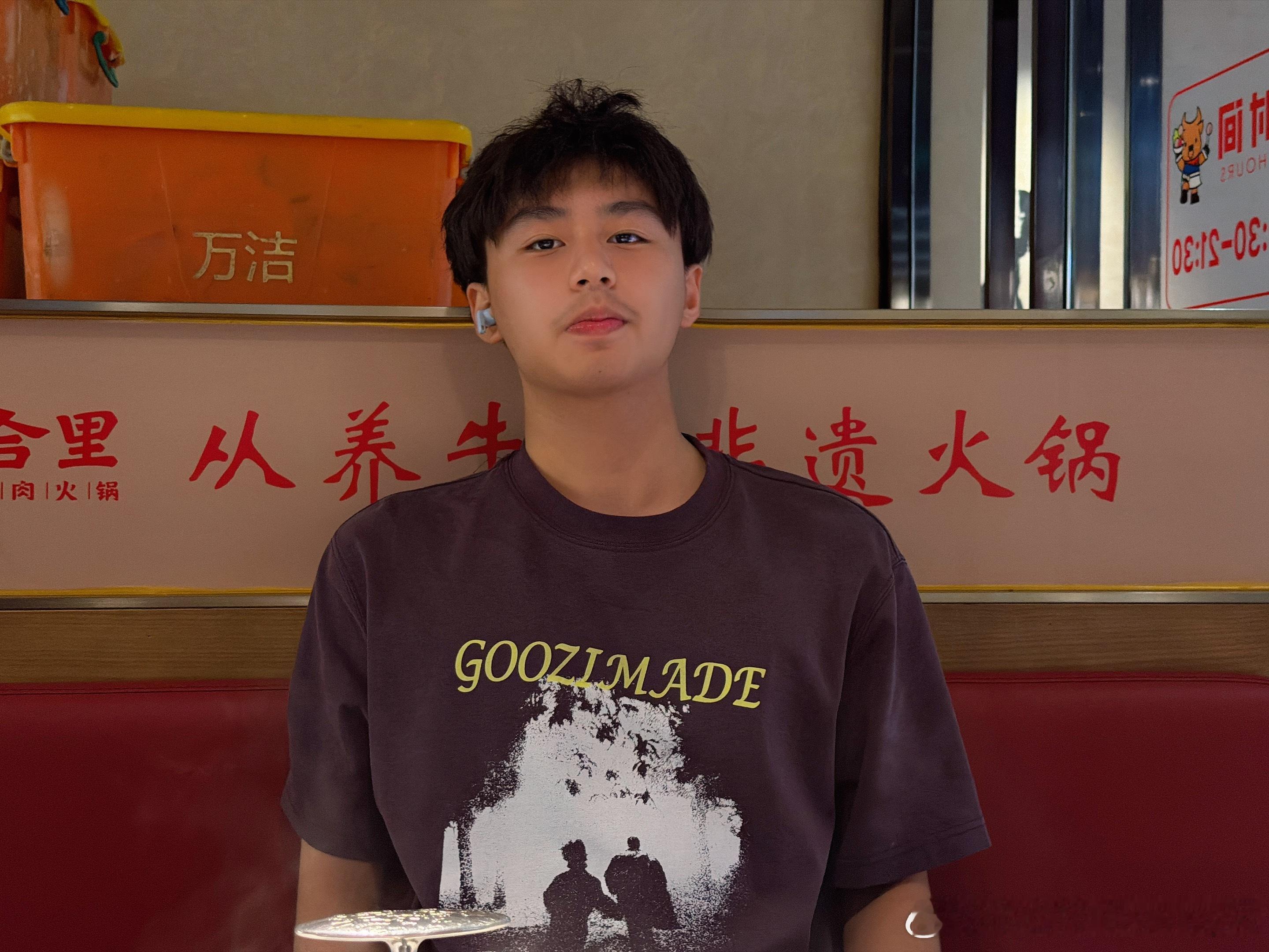 迟到的生日小聚,小伙子的今年生日,已经和朋友们一起庆祝,有自己的小世界了.晚饭过