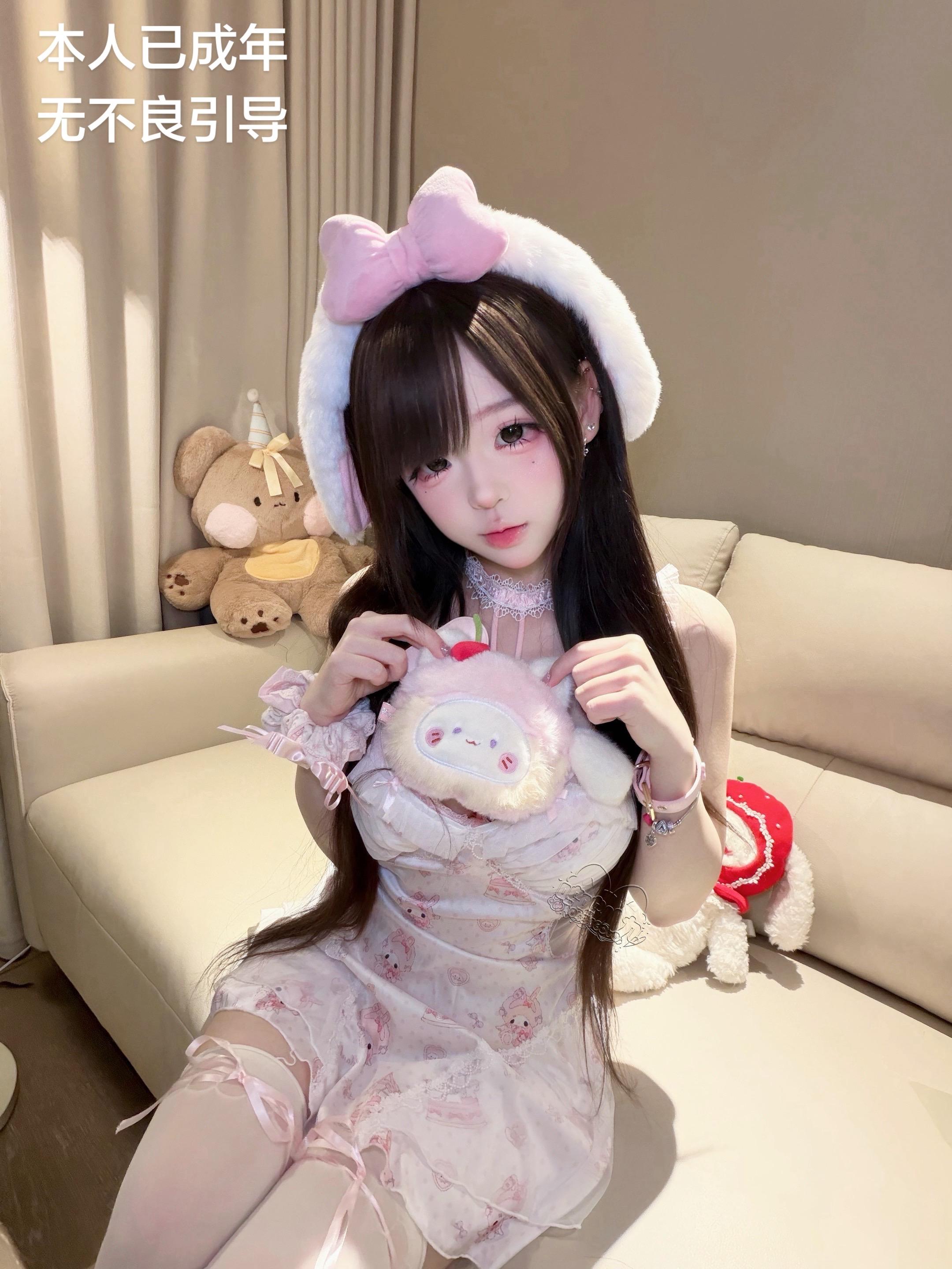 我跟你聊天总会莫名其妙的想笑呀，糟糕，大概是我爱上你了！这要我以后怎么...