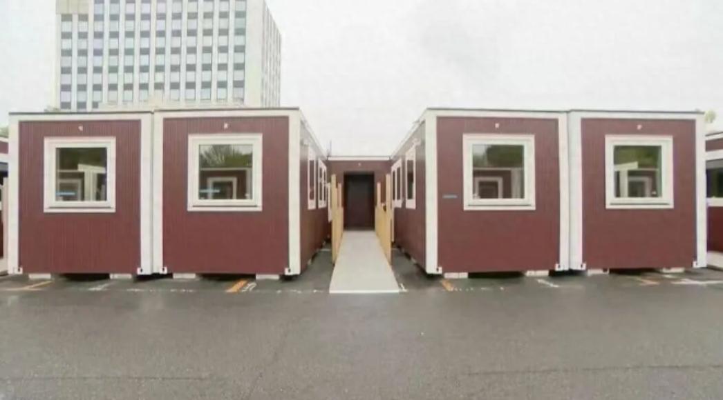 日本真是绝了，亚运会给运动员安排的住宿标准，居然是集中箱房，进入到房间中，运动员