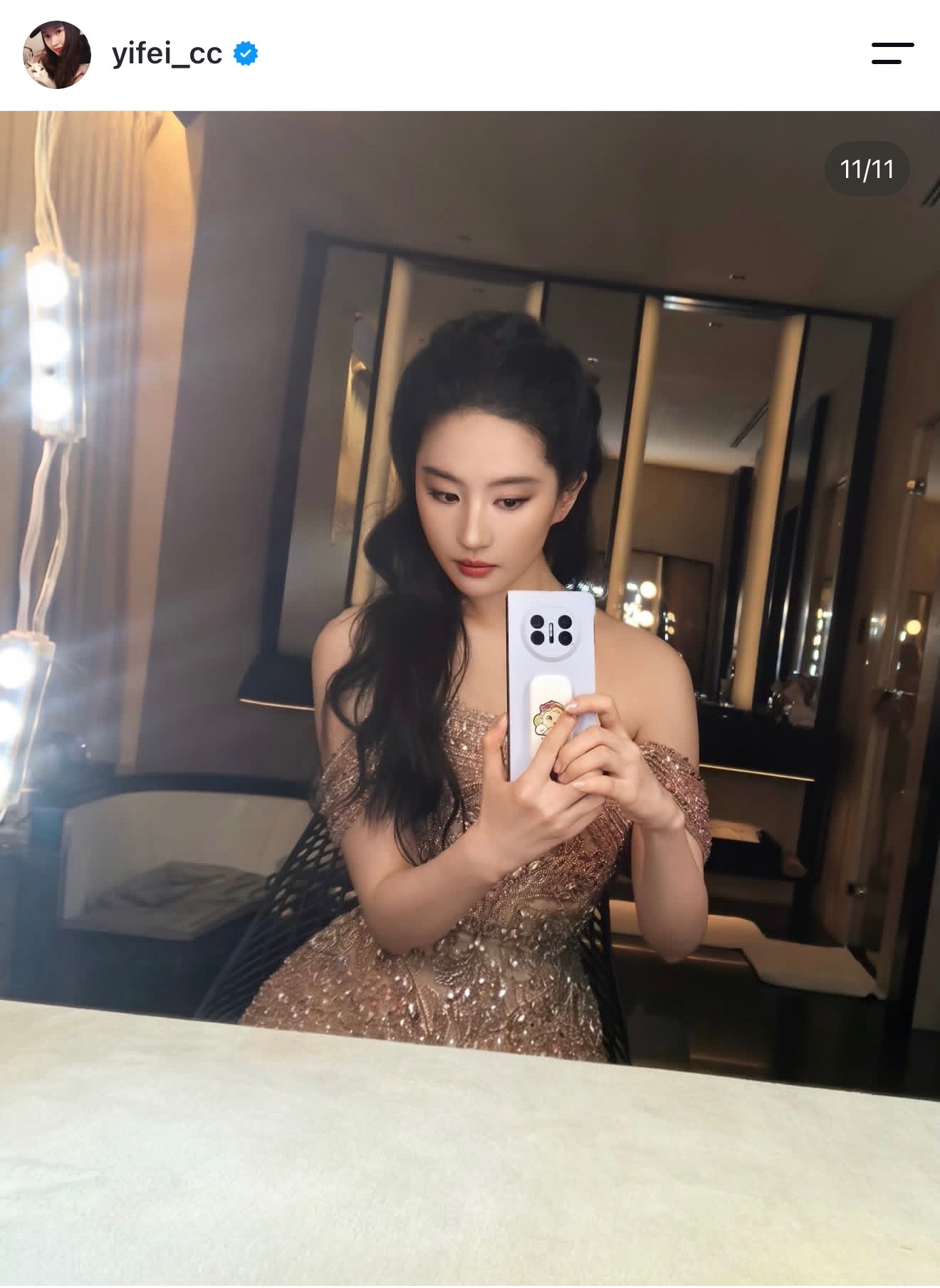 快来查收刘亦菲的对镜自拍🤳 ​​​