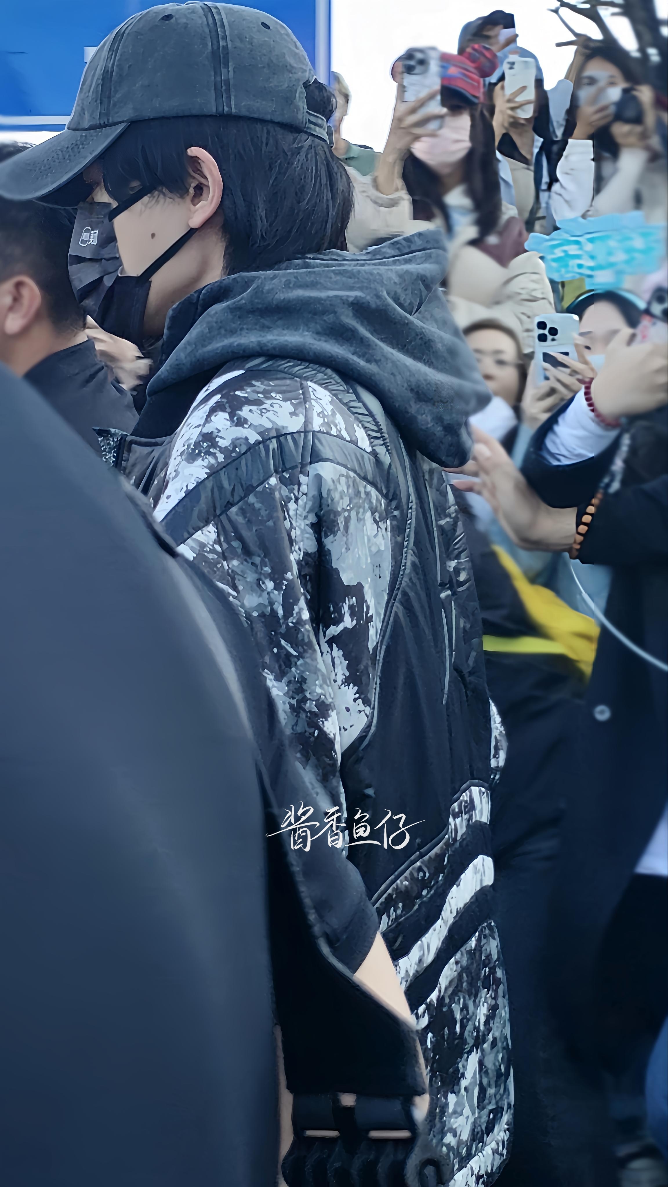 他（她）留给你是背影 