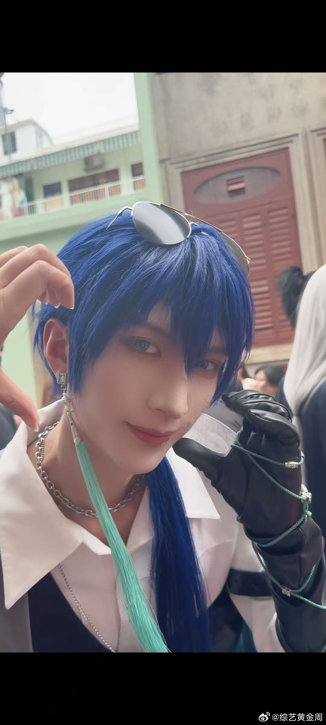 最会媚粉的男团来了 被异人男团狠狠宠到心坎里！澳门痛城巡游现场，四位coser饭