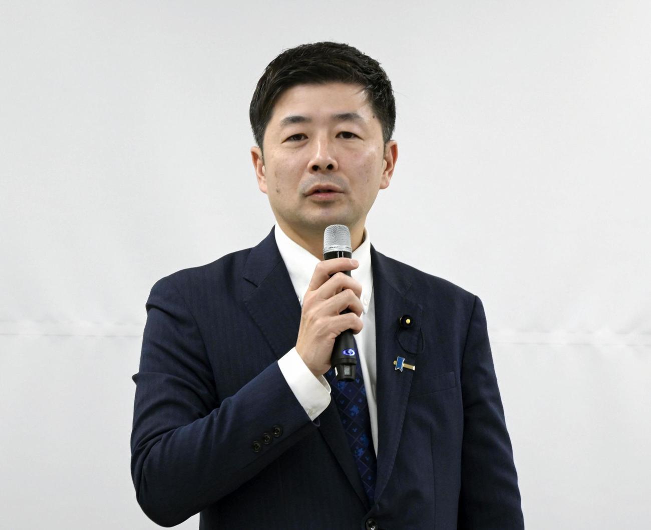 日本首相高市早苗的继子山本建宣布退出众议院选举。他原计划以独立候选人身份参选，但