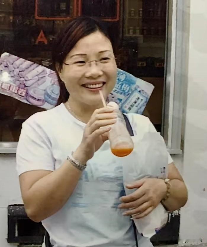 人老了才懂得
不是活着就好
而是让自己好好活着

今早还在床上等待自然醒时，罗教