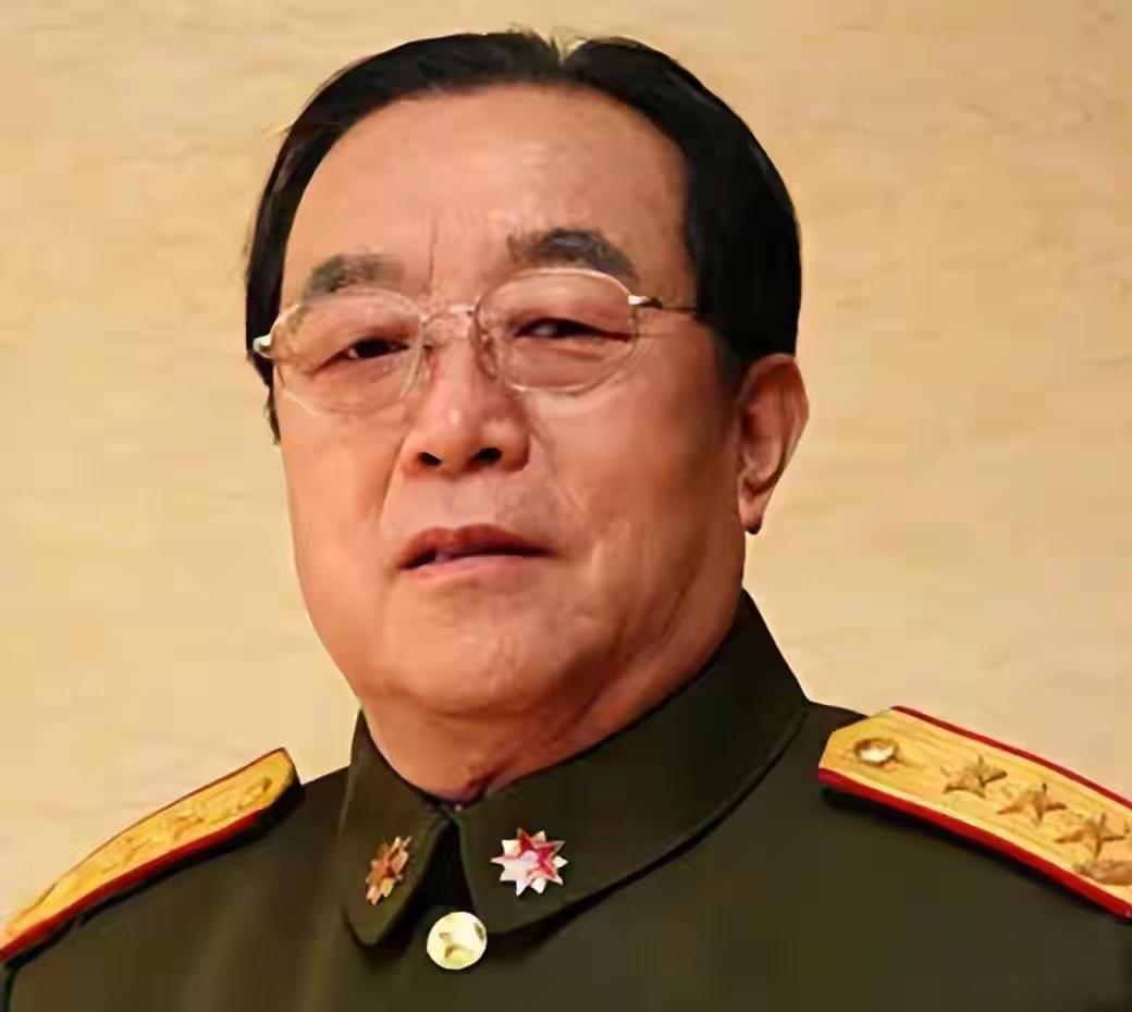 他曾任北京军区司令员，62岁被授上将，指挥了国庆50周年阅兵式。这个司令员是谁？