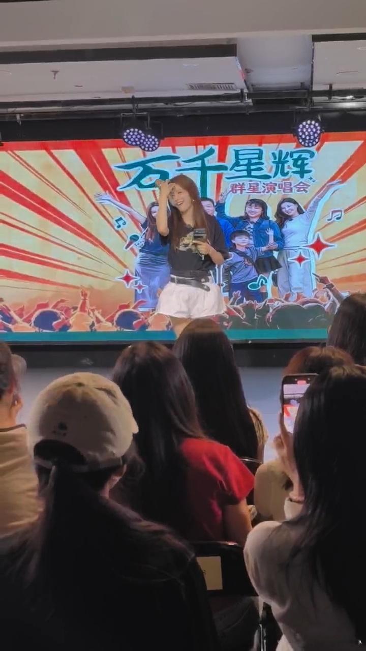 谁懂蔡文静跳这几下蔡文静我家那闺女演唱会路透我家那闺女家族演唱会路透太欢乐，蔡文
