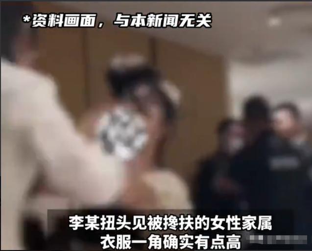 湖北襄阳，一家人去饭店吃饭，女性朋友穿着比较性感，隐私部位有些暴露，可这个根本没