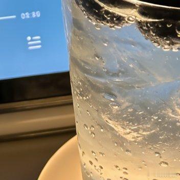 相机里的照片会过期，好梦不会，晚安，愿你夜夜好眠。 