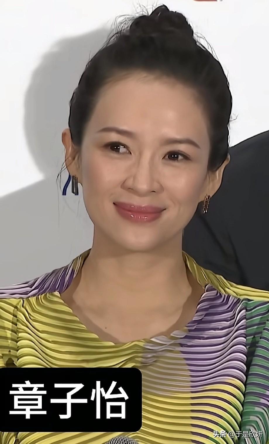 章子怡的脸360度无死角，这才是电影脸晒图笔记大赛岁月不饶人，不经意眼神感觉变老