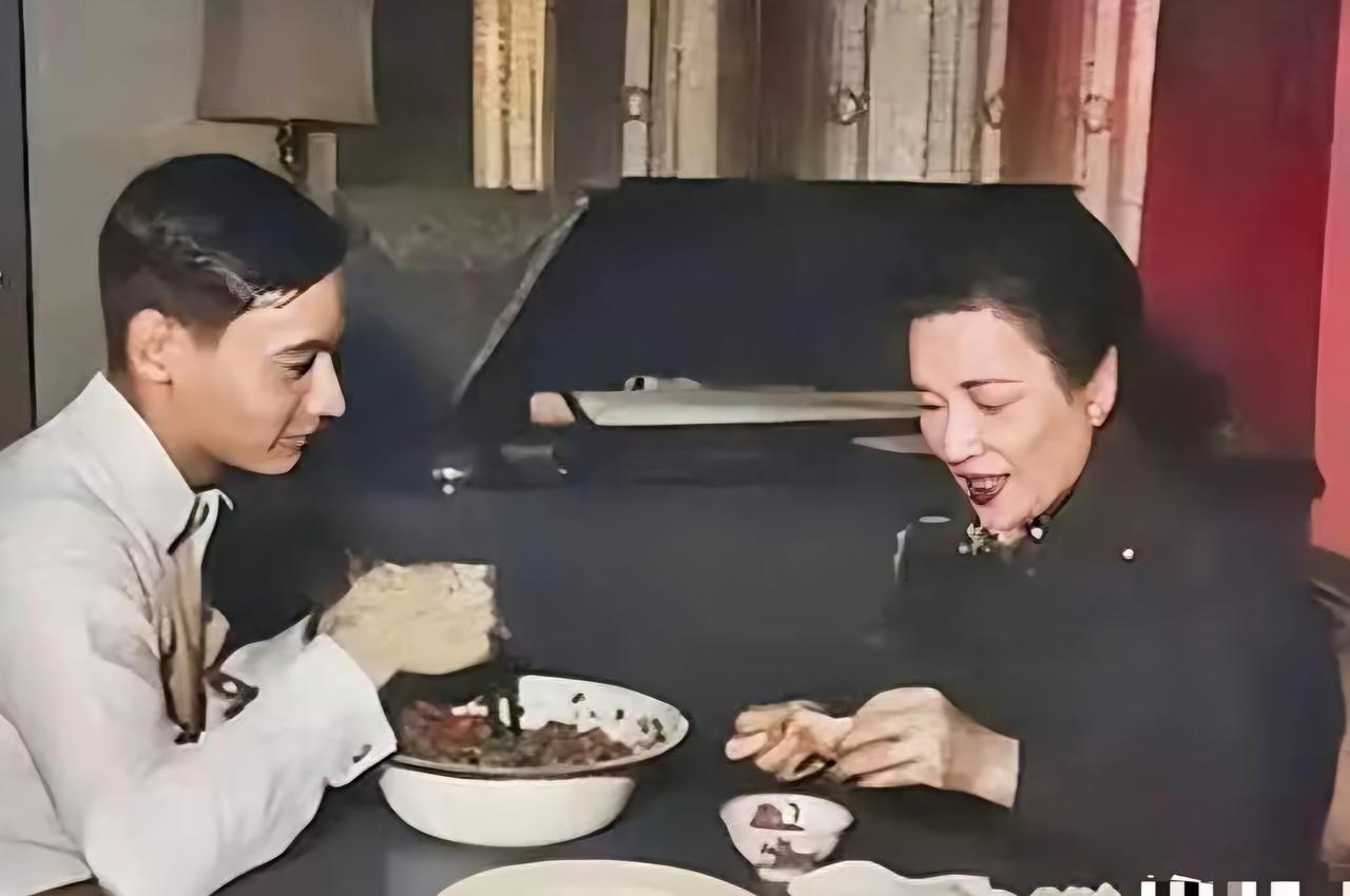 王铎：宋美龄正在包饺子