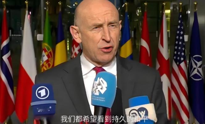 英国国防大臣约翰·希利表示，说如果台海局势升级，英国可能会对中国动武！

约翰・