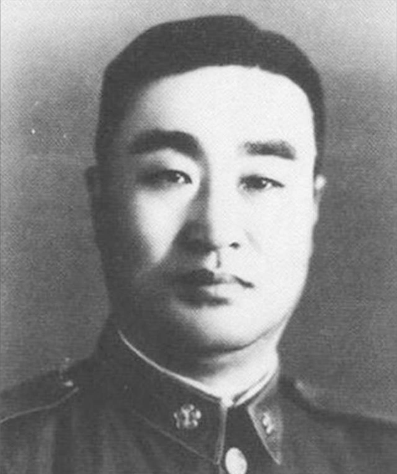 方先觉，黄埔三期出身，从排长一路历练至军长，是抗战时期一位久经沙场的将领。抗日战