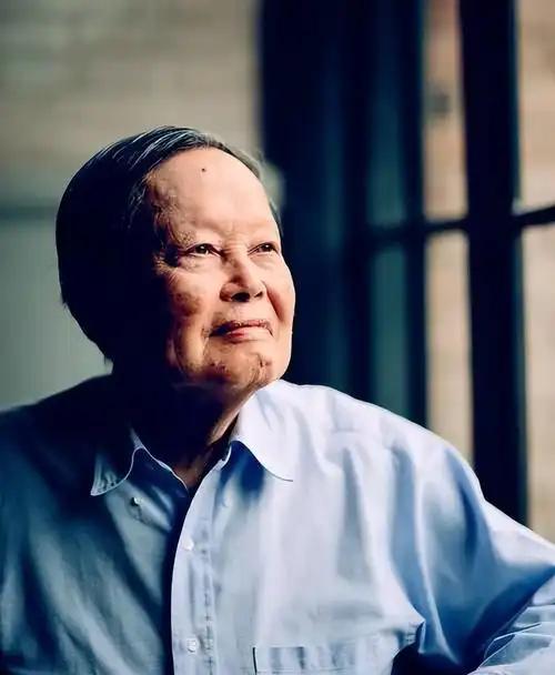 美国人当年做梦也想不到，他们自以为聪明地扣押了钱学森，却漏算了一个杨振宁。至今国