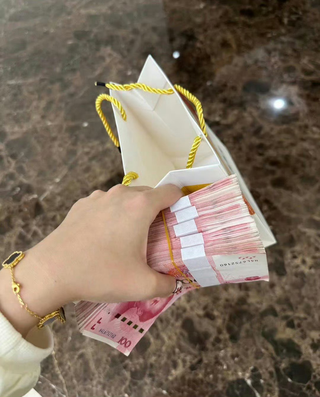 到点得起床，到点得上班，到点不一定能睡觉，到点不一定能下班，复杂到不想说话 ​​