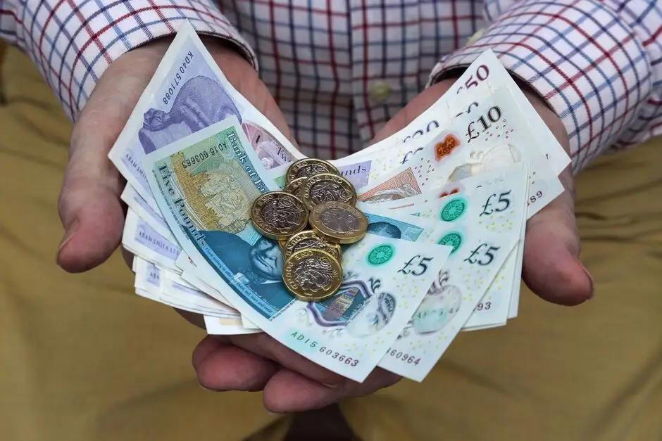 英国税务海关总署确认约70万英国人可能有资格获得平均473英镑，折合人民币430