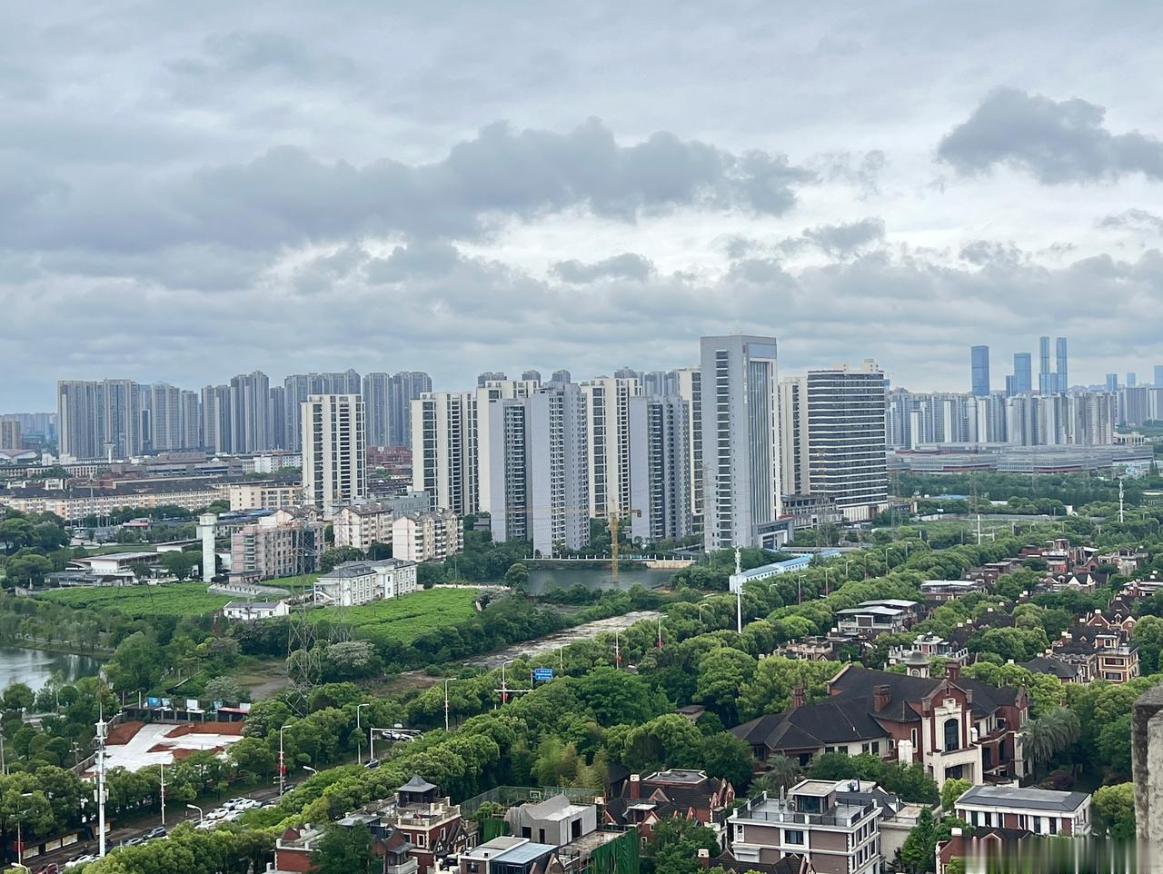 又可以体验三天不下雨的日子，心情好了不少！ ​​​