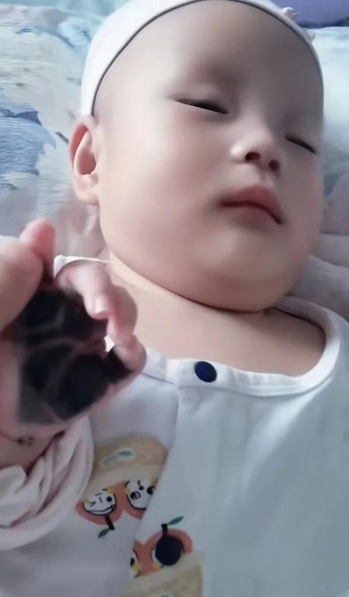 罕见的手中印，有数据显示，在亿分之一。你们也是头一次见到吧？中印边界现状
