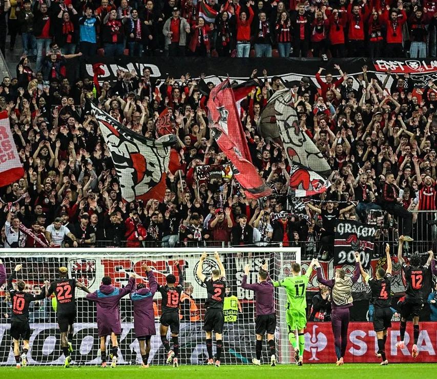 这赛季的勒沃库森是历史级别的球队！
1.联赛至今不败，99.9%夺得历史上第一座