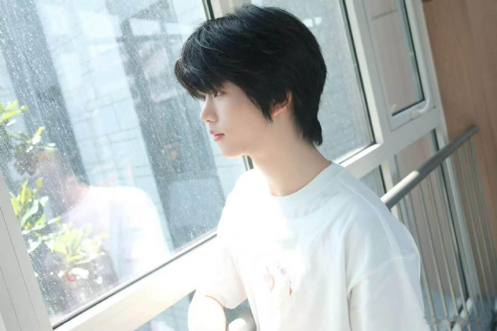 张函瑞粉衣顺毛look张函瑞顺毛look 宝贝！！ 