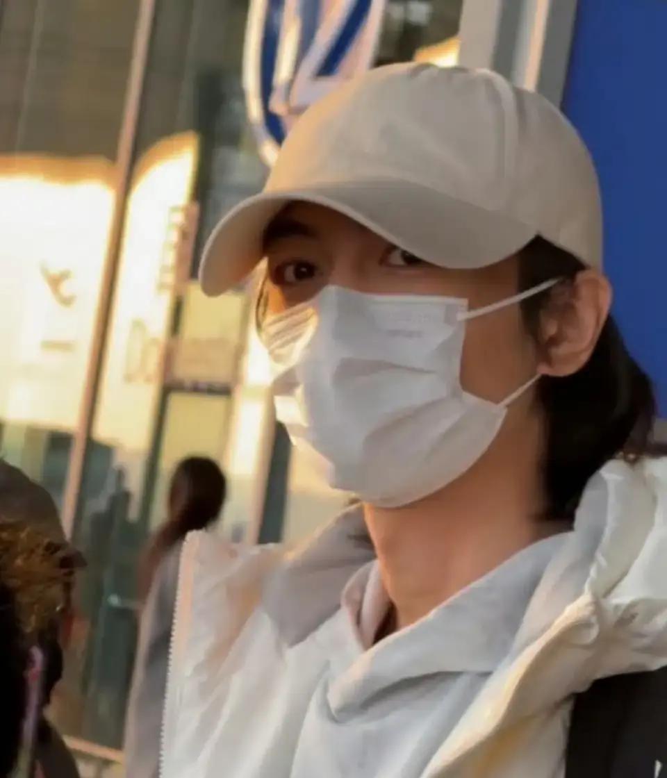 一觉睡醒
 
是不是全网都知道了。
 
今天早上，“陈晓可能不再结婚”的话题冲上