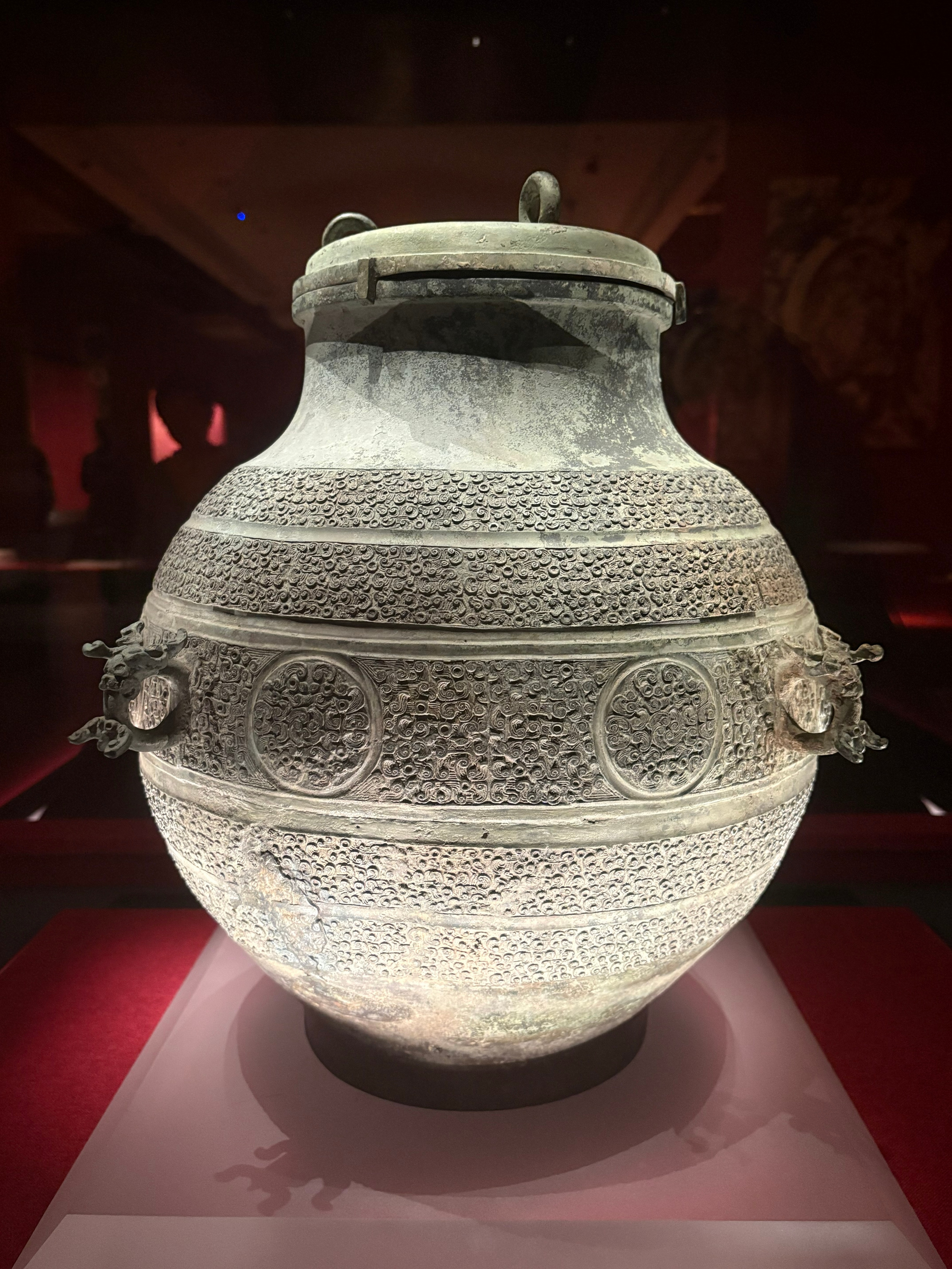 每天一件青铜器 江西南昌海昏侯墓遗址博物馆藏：西汉海昏侯收藏的战国蟠螭纹尊缶 