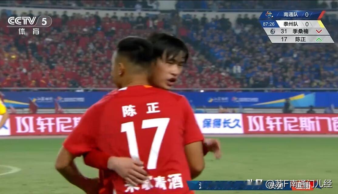 决赛看完20分钟后，其实就该上陈正了。这种拉锯战，定位球和角球是打开局面的最好办