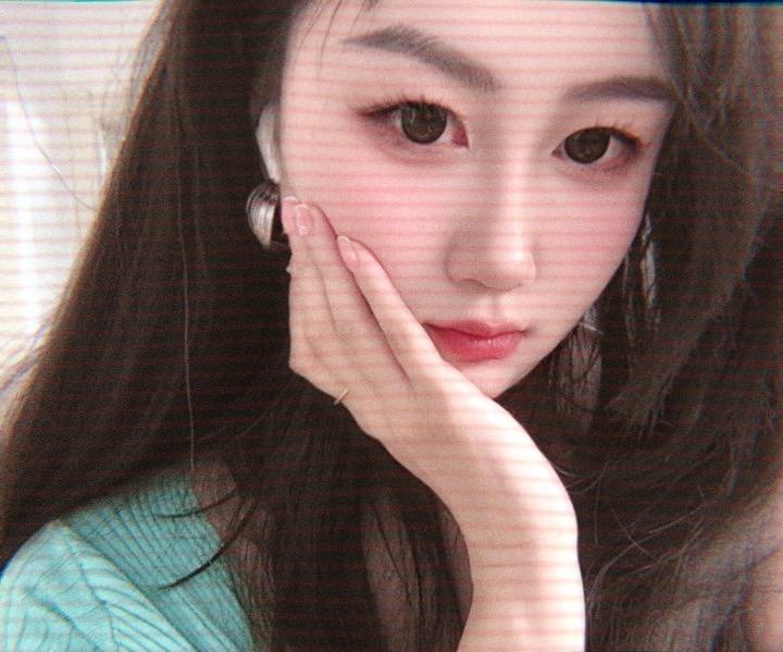 下次见面我们就要穿外套了 骗你的 我们不会再见了