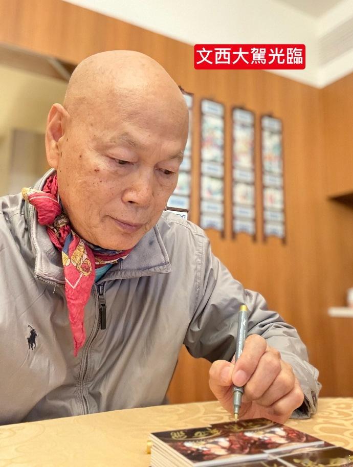 【罗家英追忆梁小龙】梁小龙遗憾没能与李小龙谋面著名功夫影星梁小龙1月14日逝世，