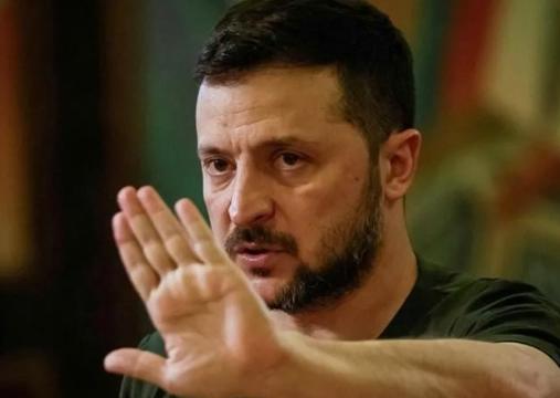 总统可以不当，北约可以不进，战争甚至都可以输，但有一样东西，就算天塌下来，他也得