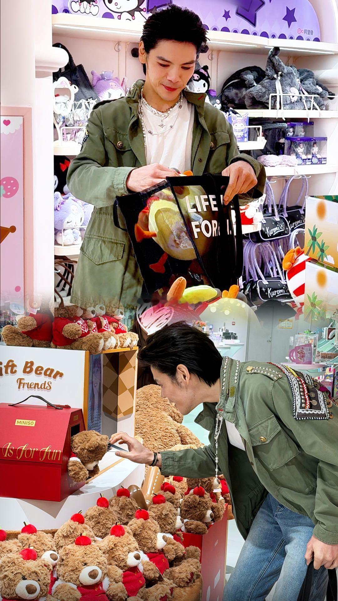 向佐为郭碧婷买了个巨型猪公仔 向佐这次是清爽型帅哥！完全不是我印象里的样子，抱着