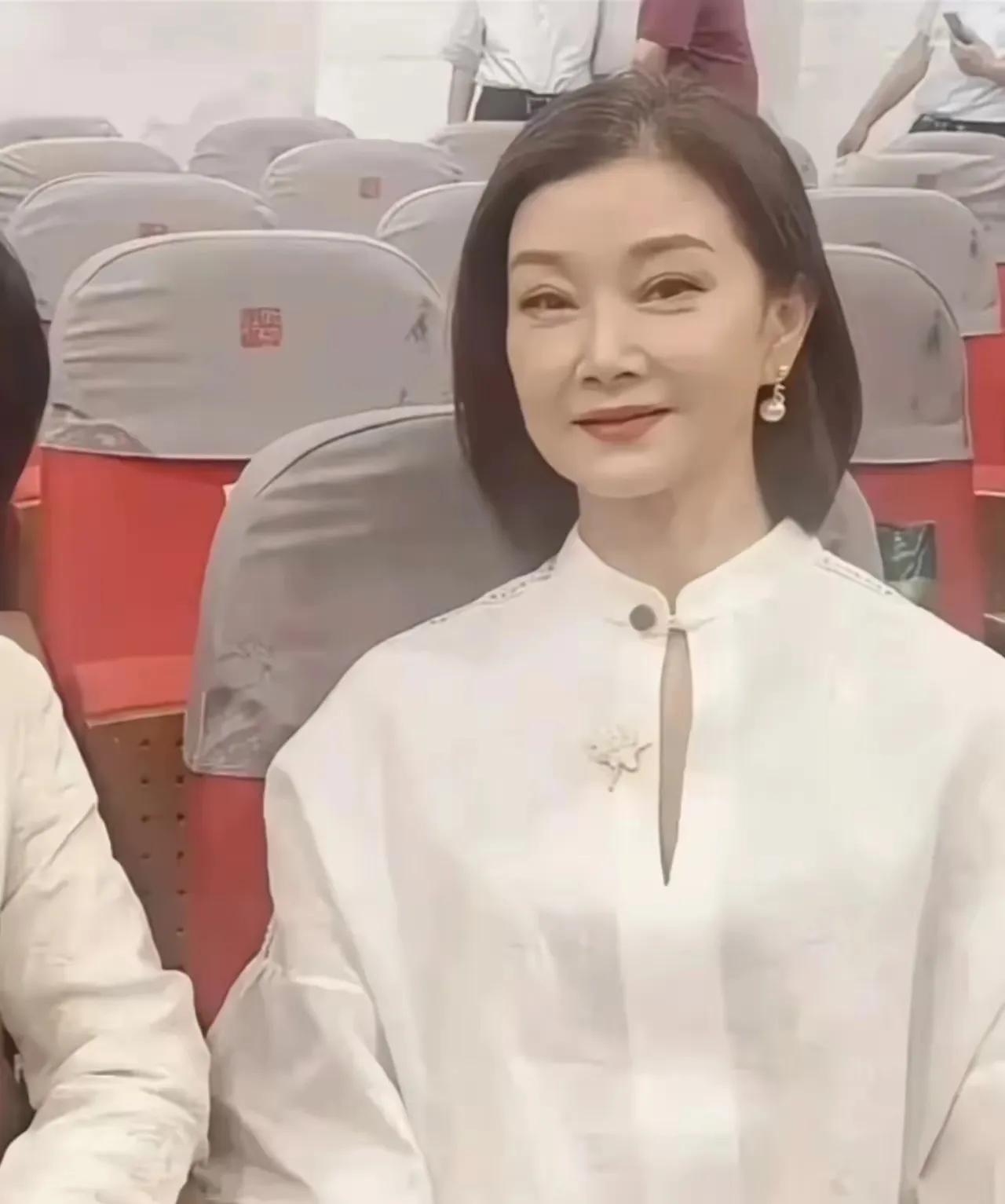 岁数不饶人，人们最喜欢的女高音之一也老了！很少有歌手能做到让每个年龄段的人都喜欢