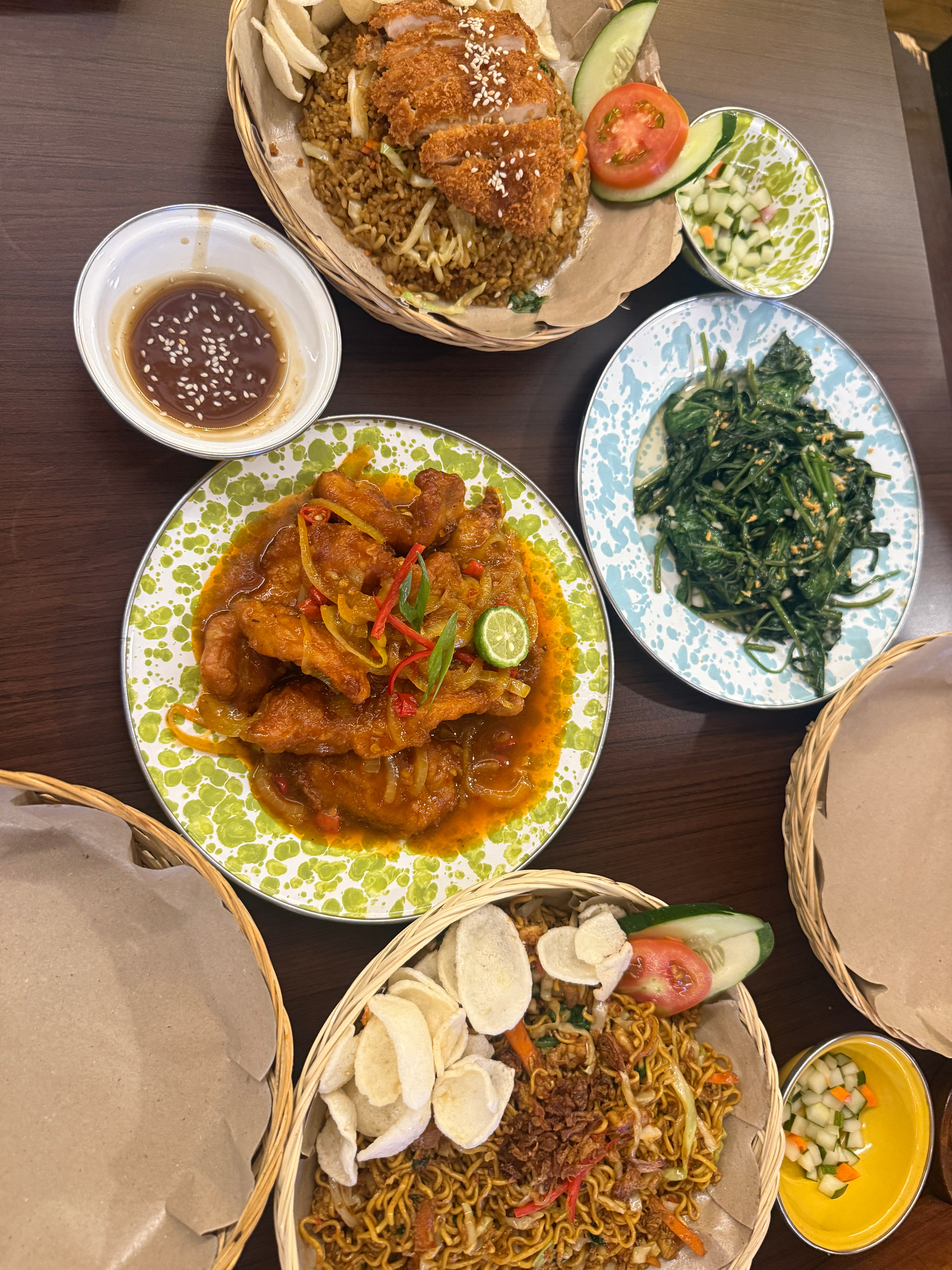 今天来点印尼式中餐🥢图六有亮点今天小卷长胖了吗卷妹的唠嗑