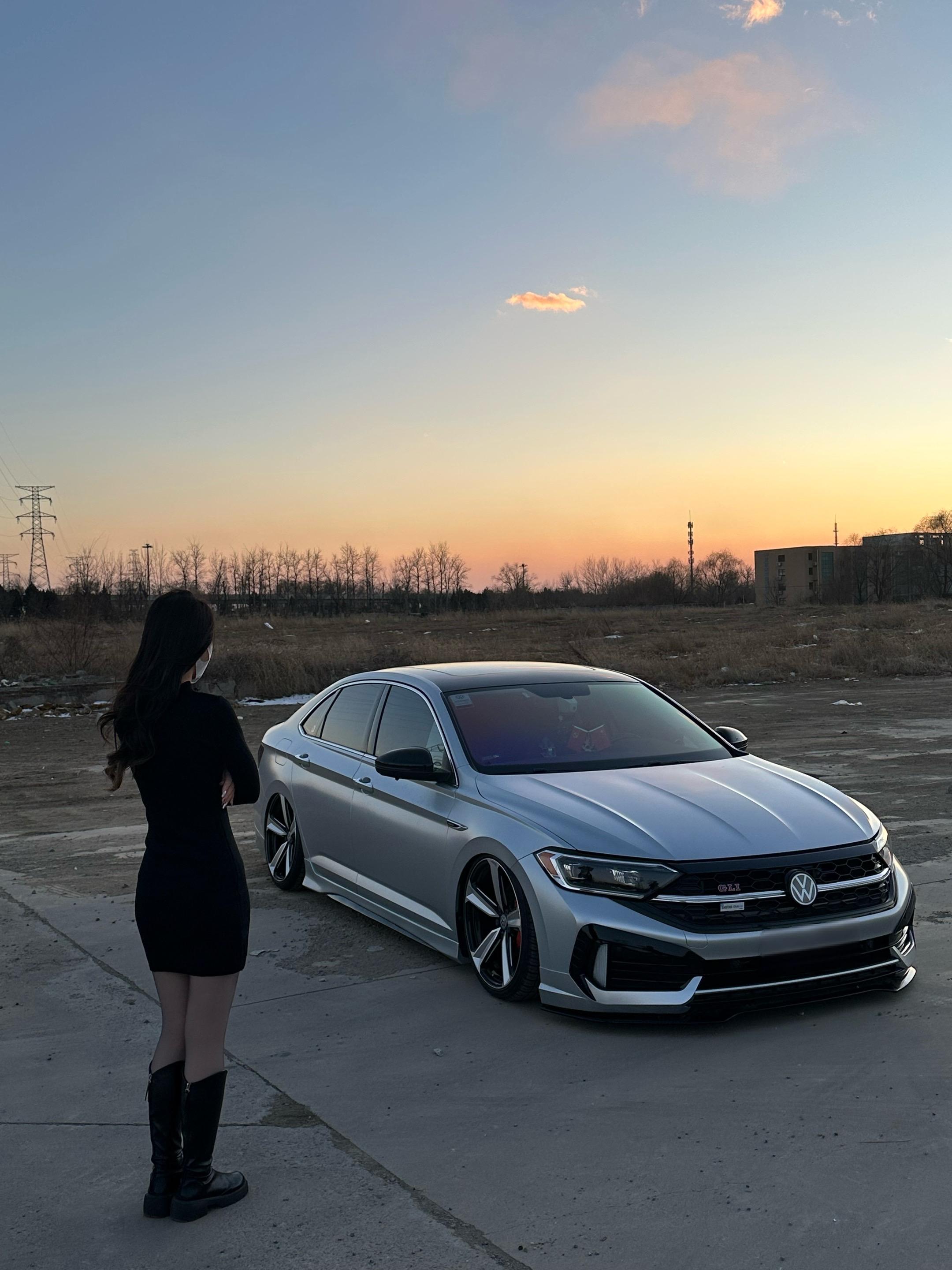 不属于自己的东西 抓住了也是片刻。