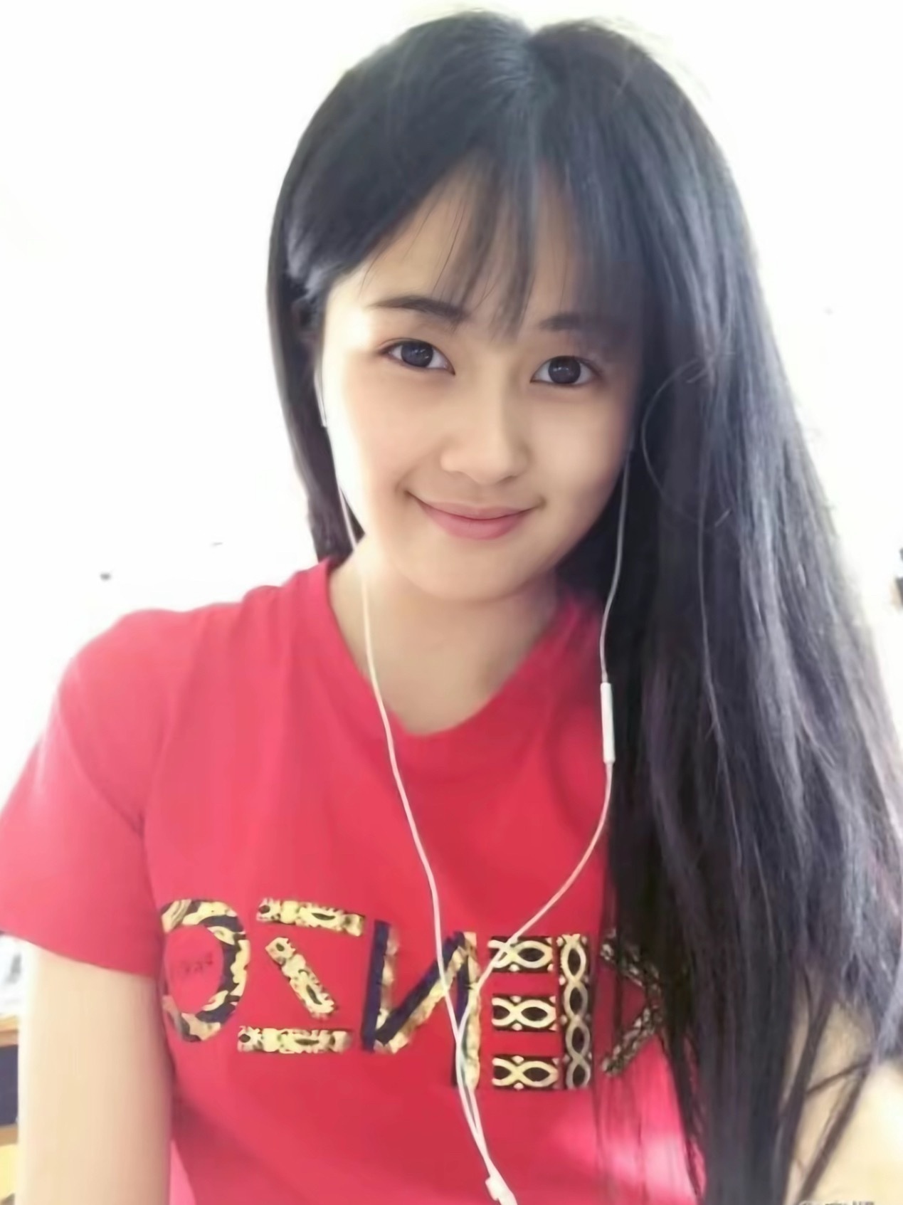 全网热议！网红一笑倾城撞脸白鹿，被网友戏称互联网失散姐妹 