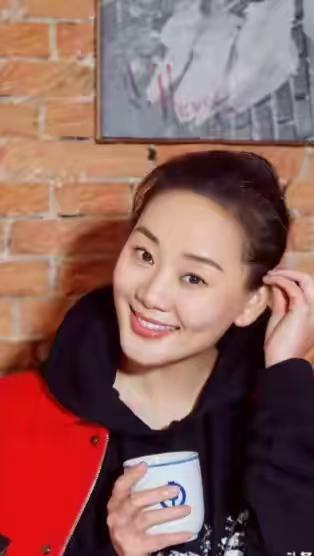 西华，前模特、企业家，歌手林依轮的妻子。曾获《美在花城》选美亚军，参演电影《大喘