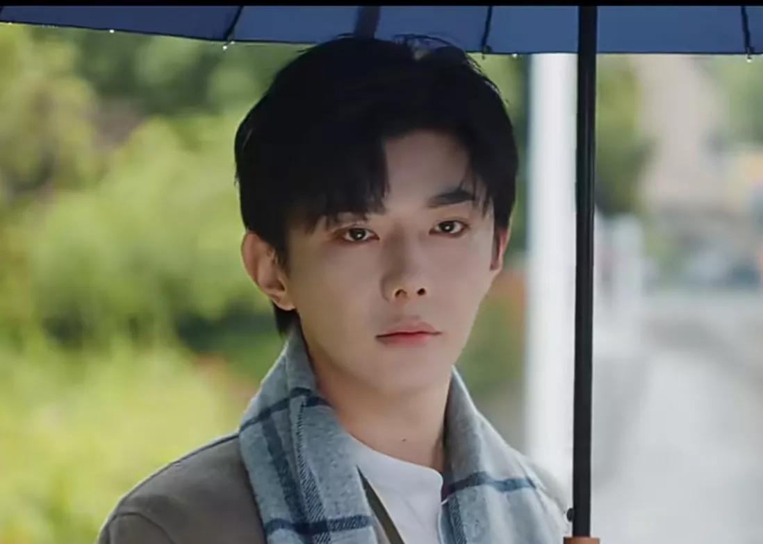 一个男人为了彻底离开爱人，主动把自己送进了监狱。
樊霄把游书朗当命。
发现这人存