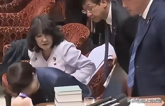 特朗普：没工夫接待她
 
网上热炒高市早苗访美行程取消，至今并未官宣取消，只是热