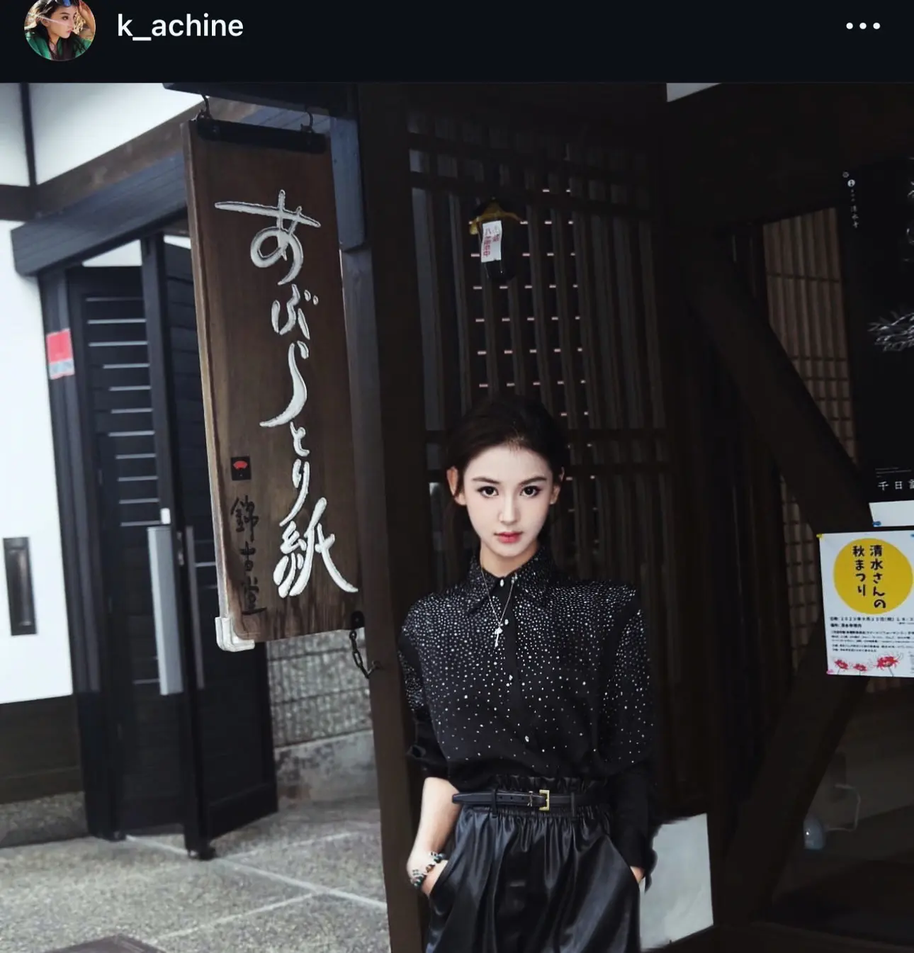 月亮之所以好看 不过是因为挂的足够高  近看了也是坑坑洼洼的