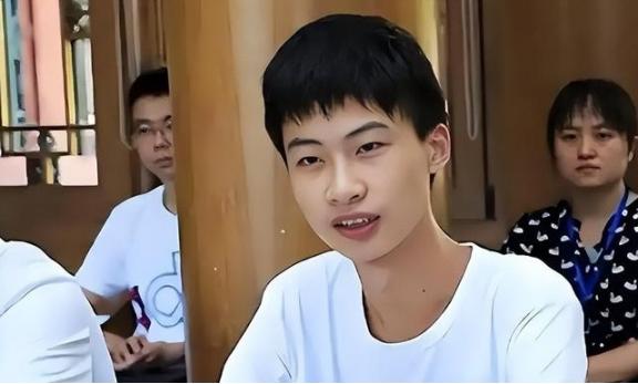 [中国赞]美国关税打压之时，中国又出现了位厉害人物！他就是当年被清华校长亲自上门