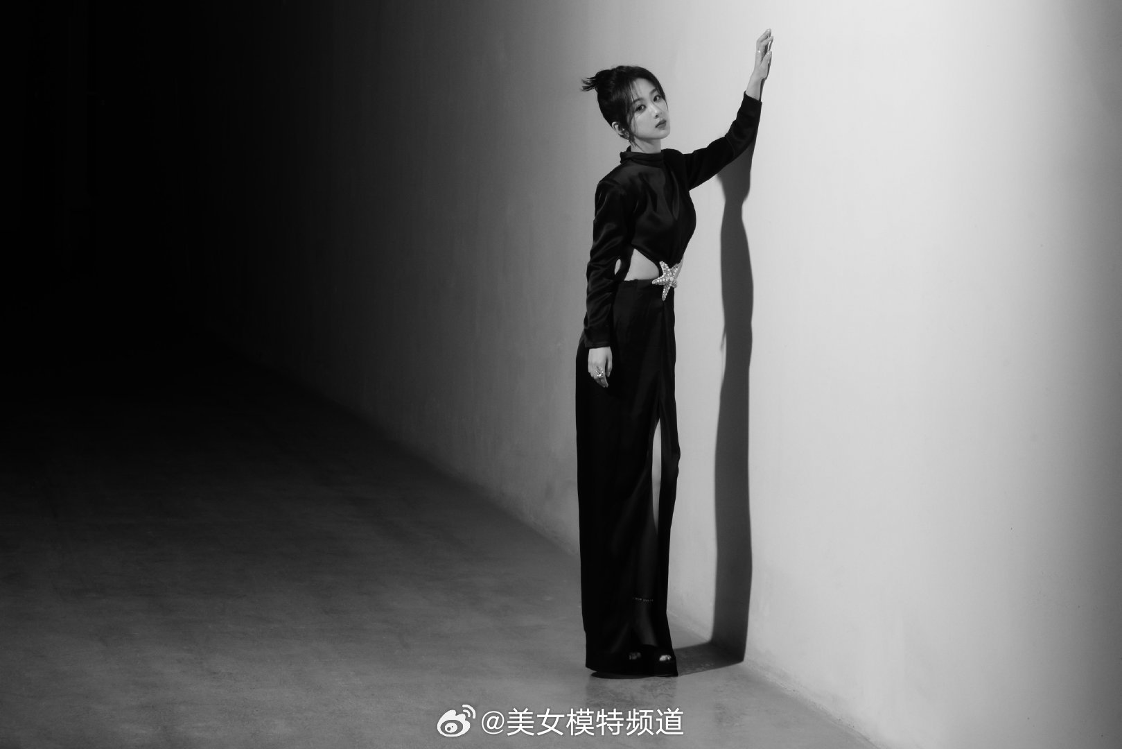 杨紫暗黑柔美写真大片 