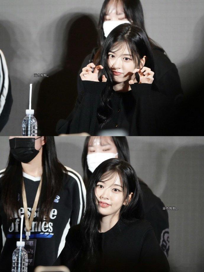 IVE上海签售出图 IVE上海签售出图，好美的各位！张元英签售双麻花辫造型