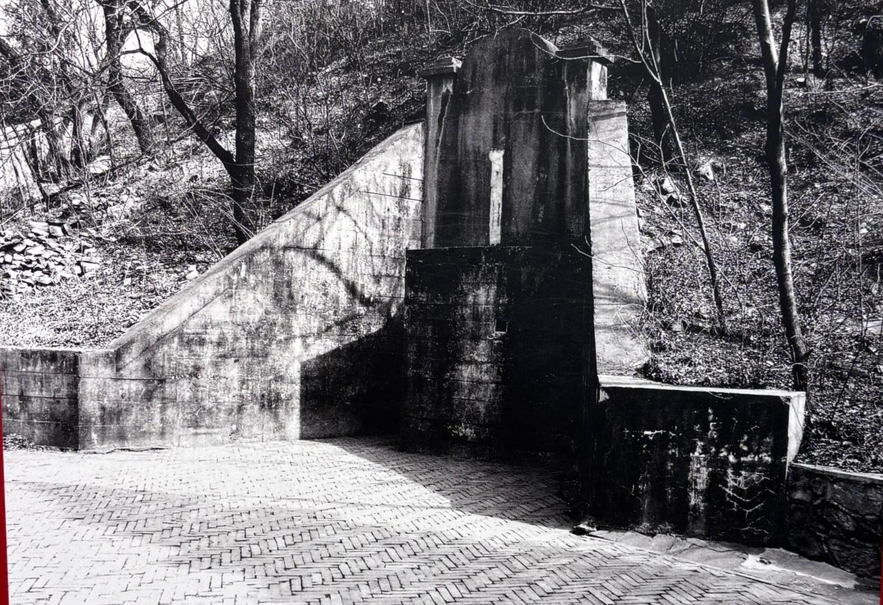 1949年，中共中央在北京香山期间，国民党的飞机还不时飞到大陆腹地，为保障中共中
