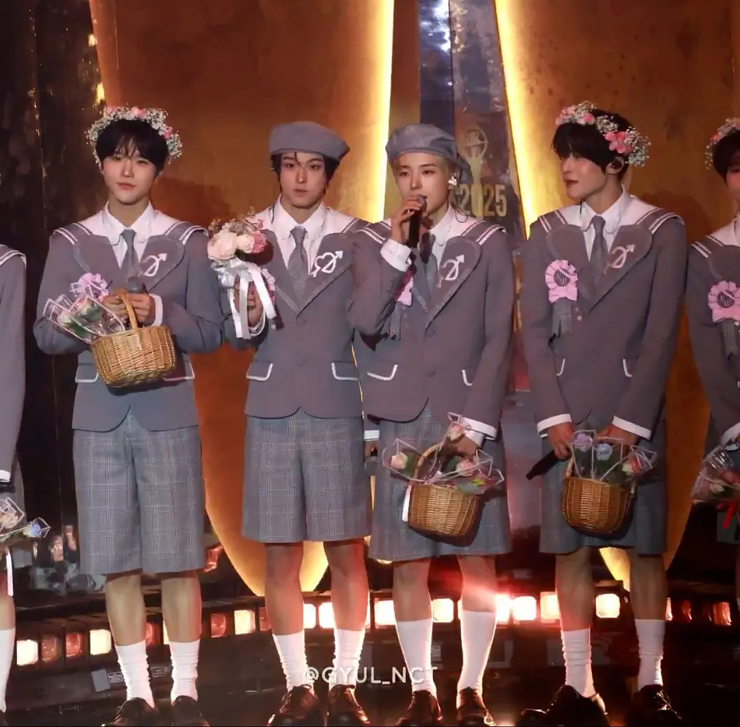 花园妈真的想看 NCTWISH 穿一辈子大码童装吗？ 